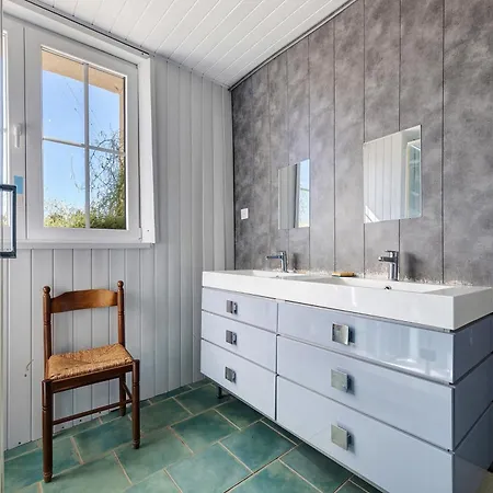 Maison De Petit Vendangeur * Guizengeard